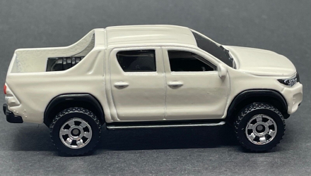 Машинка Большой Город Matchbox 2018 Toyota Hilux Off-Road 1:64 HLD25 White - Retromagaz, image 4