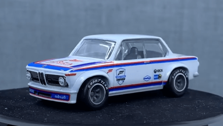 Машинка Premium Hot Wheels BMW 2002 Forza Rep. Entertainment 1:64 FLD21 White - Retromagaz, image 1