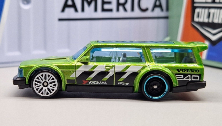 Машинка Базова Hot Wheels Volvo 240 Drift Wagon Slammed 1:64 HKJ07 Green - Retromagaz, image 5