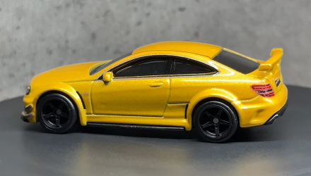 Машинка Premium Hot Wheels '12 Mercedes-Benz C 63 AMG Coupe Black Series Boulevard 1:64 GJT68/HKF23 Yellow - Retromagaz, image 4