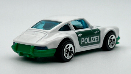 Машинка Базовая Hot Wheels '71 Porsche 911 Rescue 1:64 FYC80 White - Retromagaz, image 3