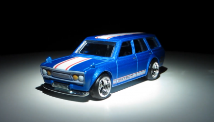 Машинка Premium Hot Wheels '71 Datsun Bluebird 510 Wagon 50th Anniversary Throwback 1:64 FLF36 Blue - Retromagaz, image 2