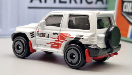 Машинка Базова Hot Wheels Mitsubishi Pajero Evolution Mud Studs 1:64 HKK36 White - Retromagaz, image 3