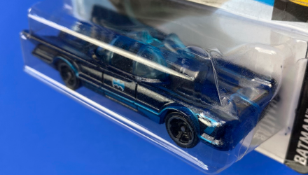 Машинка Базова Hot Wheels TV Series Batmobile Batman 1:64 FKB53 Blue - Retromagaz, image 4