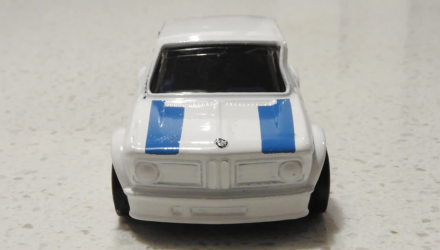 Машинка Базовая Hot Wheels BMW 2002 BMW 1:64 DHX60 White - Retromagaz, image 5