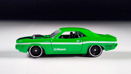 Машинка Базовая Hot Wheels '70 Dodge Hemi Challenger Muscle Mania 1:64 HKJ55 Green - Retromagaz, image 4