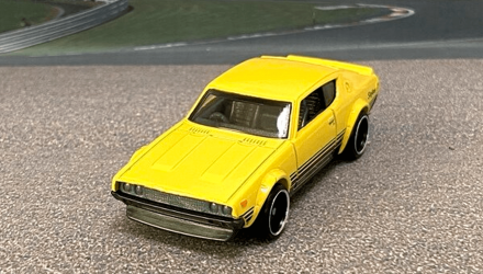 Машинка Базова Hot Wheels Nissan Skyline 2000 GT-R Then and Now 1:64 GTB39 Yellow - Retromagaz, image 2