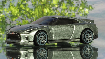 Машинка Базовая Hot Wheels '17 Nissan GT-R (R35) Nightburnerz 1:64 DVC50 Grey - Retromagaz, image 2