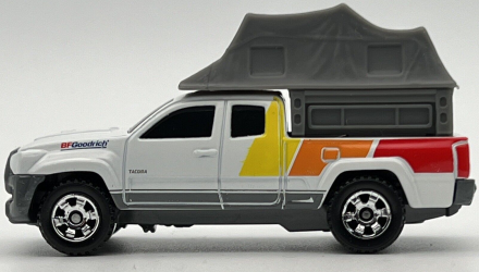 Машинка Большой Город Matchbox 2016 Toyota Tacoma Off-Road 1:64 HFT21 White - Retromagaz, image 4