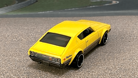 Машинка Базова Hot Wheels Nissan Skyline 2000 GT-R Then and Now 1:64 GTB39 Yellow - Retromagaz, image 3