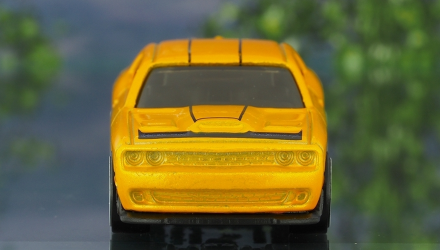 Машинка Базова Hot Wheels '15 Dodge Challenger SRT Muscle Mania 1:64 FKB06 Yellow - Retromagaz, image 4