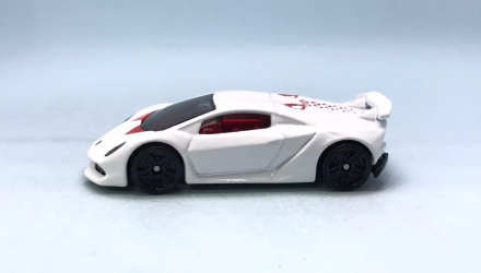 Машинка Базова Hot Wheels Lamborghini Sesto Elemento Exotics 1:64 HTC23 White - Retromagaz, image 3