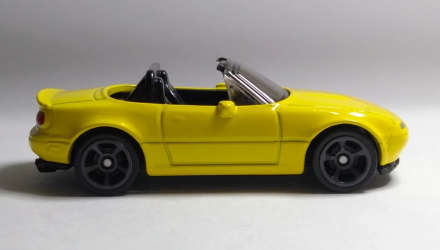 Машинка Базовая Hot Wheels '91 Mazda MX-5 Miata Roadsters 1:64 GHC71 Yellow - Retromagaz, image 4