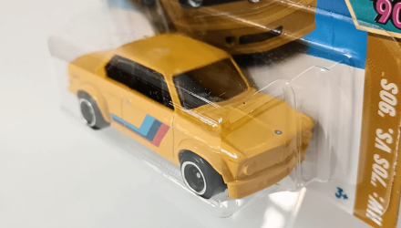 Машинка Базовая Hot Wheels BMW 2002 '70s vs. '90s 1:64 HYX21 Yellow - Retromagaz, image 1