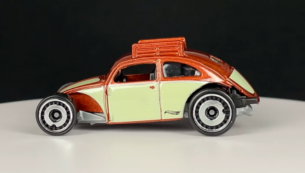 Тематична Машинка Hot Wheels Custom Volkswagen Beetle Volkswagen 1:64 HDH45 Brown - Retromagaz, image 4