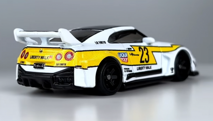 Машинка Premium Hot Wheels 2шт LB-Silhouette GT Nissan 35GT-RR та Транспортер Flipsider Hauler Team Transport 1:64 FLF56/HKF37 White - Retromagaz, image 3