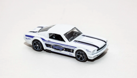 Машинка Базова Hot Wheels '65 Mustang 2+2 Fastback Muscle Mania 1:64 FYD08 White - Retromagaz, image 2