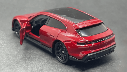 Тематична Машинка Matchbox Porsche Taycan GTS Sport Turismo Moving Parts 1:64 FWD28/HVM84 Red - Retromagaz, image 3