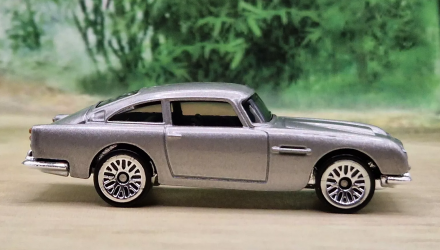 Машинка Базова Hot Wheels Aston Martin 1963 DB5 James Bond 007 Goldfinger Screen Time 1:64 HTB36 Grey - Retromagaz, image 4