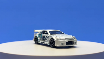 Машинка Базовая Hot Wheels Godzilla Nissan Skyline GT-R (R32) J-Imports 1:64 HKJ13 White - Retromagaz, image 1