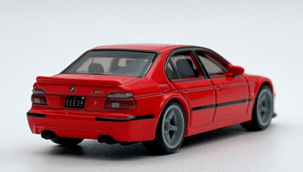 Набор Машинок Premium Hot Wheels 1991 BMW M5 E34 HKD28 Black + 2001 BMW M5 E39 HKC52 Red - Retromagaz, image 2