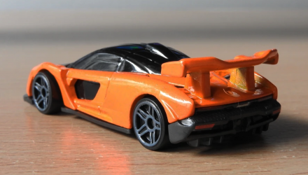 Машинка Базовая Hot Wheels Forza Horizon 4 McLaren Senna Exotics 1:64 FYG22 Orange - Retromagaz, image 3