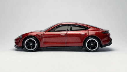 Машинка Базовая Hot Wheels Porsche Taycan Turbo S Green Speed 1:64 GTB23 Dark Red - Retromagaz, image 4