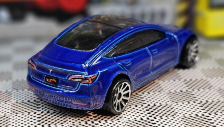 Машинка Базовая Hot Wheels Tesla Model 3 Factory Fresh 1:64 GHF32 Blue - Retromagaz, image 3