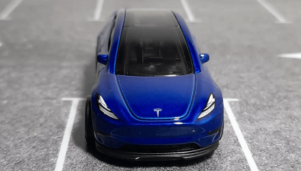 Машинка Базовая Hot Wheels Tesla Model Y Green Speed 1:64 HTB80 Dark Blue - Retromagaz, image 4