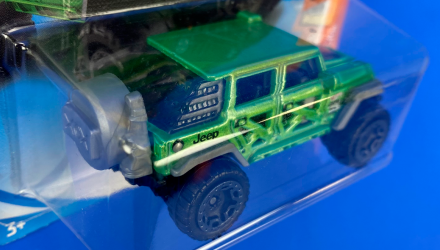 Машинка Базова Hot Wheels '17 Jeep Wrangler Hot Trucks 1:64 FJY56 Green - Retromagaz, image 4