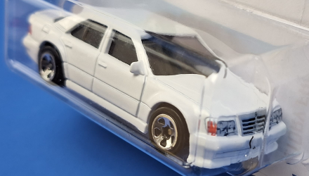 Машинка Базовая Hot Wheels Mercedes-Benz 500 E Factory Fresh 1:64 HCY42 White - Retromagaz, image 3