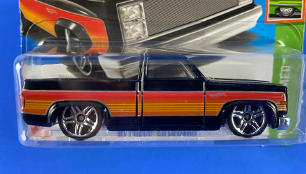 Машинка Базовая Hot Wheels '83 Chevy Silverado Slammed 1:64 HKJ06 Black - Retromagaz, image 2