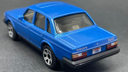 Машинка Большой Город Matchbox 1986 Volvo 240 Showroom 1:64 HLC44 Blue - Retromagaz, image 3