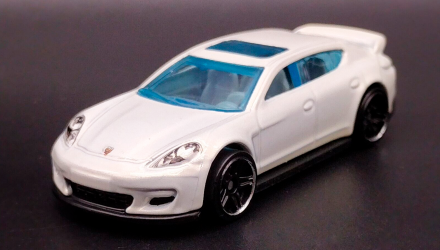 Машинка Базовая Hot Wheels Porsche Panamera Workshop 1:64 CFH85 White - Retromagaz, image 2