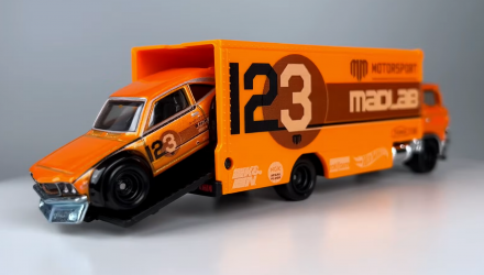 Машинка Premium Hot Wheels 2шт Mazda RX3 GT и Транспортер Sakura Sprinter Mad Mike Team Transport 1:64 FLF56/HKF44 Orange - Retromagaz, image 5