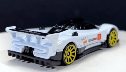 Машинка Базовая Hot Wheels Pagani Zonda R Turbo 1:64 HKJ36 White - Retromagaz, image 3