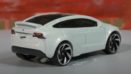 Машинка Базовая Hot Wheels Tesla Model X Factory Fresh 1:64 DTX01 White - Retromagaz, image 3