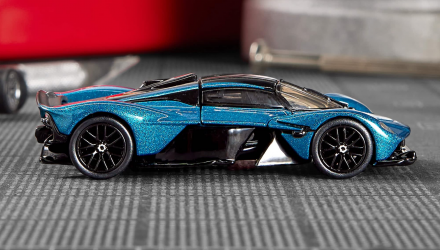 Машинка Premium Hot Wheels Aston Martin Valkyrie Elite 64 1:64 HWR91 Blue - Retromagaz, image 3