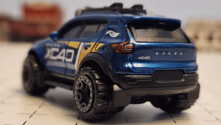 Машинка Базовая Hot Wheels Volvo XC40 Recharge Green Speed 1:64 HTB79 Metallic Blue - Retromagaz, image 2