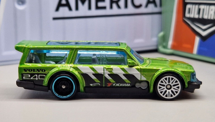 Машинка Базова Hot Wheels Volvo 240 Drift Wagon Slammed 1:64 HKJ07 Green - Retromagaz, image 4