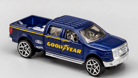 Машинка Базовая Hot Wheels 2009 Ford F-150 Good Year Metro 1:64 HCT48 Dark Blue - Retromagaz, image 2