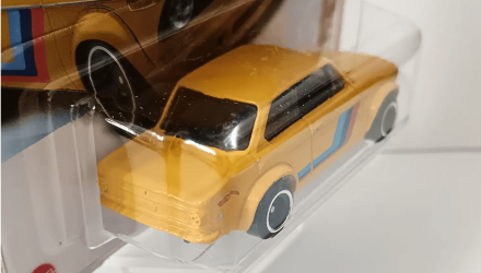 Машинка Базовая Hot Wheels BMW 2002 '70s vs. '90s 1:64 HYX21 Yellow - Retromagaz, image 2