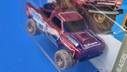 Машинка Базовая Hot Wheels '87 Dodge D100 Baja Blazers 1:64 HKG73 Pink - Retromagaz, image 3