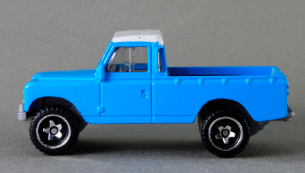 Машинка Базовая Hot Wheels Land Rover Series III Pickup Hot Trucks 1:64 FYF07 Blue - Retromagaz, image 3