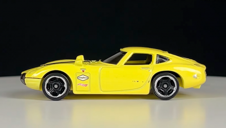 Тематическая Машинка Hot Wheels Toyota 2000 GT Japanese Classics 1:64 HLK15 Yellow - Retromagaz, image 4