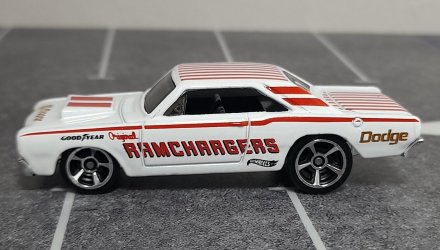 Машинка Базовая Hot Wheels '68 Dodge Dart Gassers 1:64 HTC57 White - Retromagaz, image 3