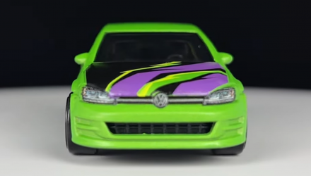 Тематична Машинка Hot Wheels Volkswagen Golf Mk7 Neon Speeders 1:64 HLH72/HLH74 Green - Retromagaz, image 5