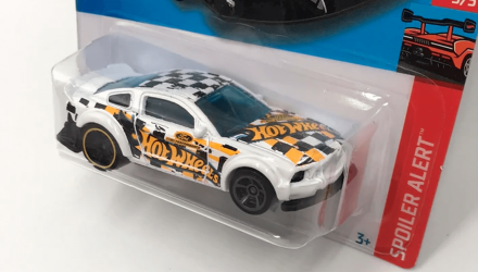 Машинка Базова Hot Wheels 2005 Ford Mustang Spoiler Alert 1:64 HCX88 White - Retromagaz, image 2