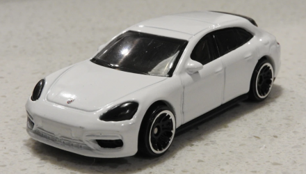 Машинка Базовая Hot Wheels Porsche Panamera Turbo S E-Hybrid Sport Turismo Porsche 1:64 GHD20 White - Retromagaz, image 2