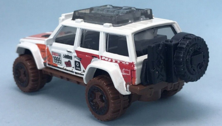 Машинка Базовая Hot Wheels '95 Jeep Cherokee Treasure Hunts Mud Studs 1:64 HKL02 White - Retromagaz, image 3